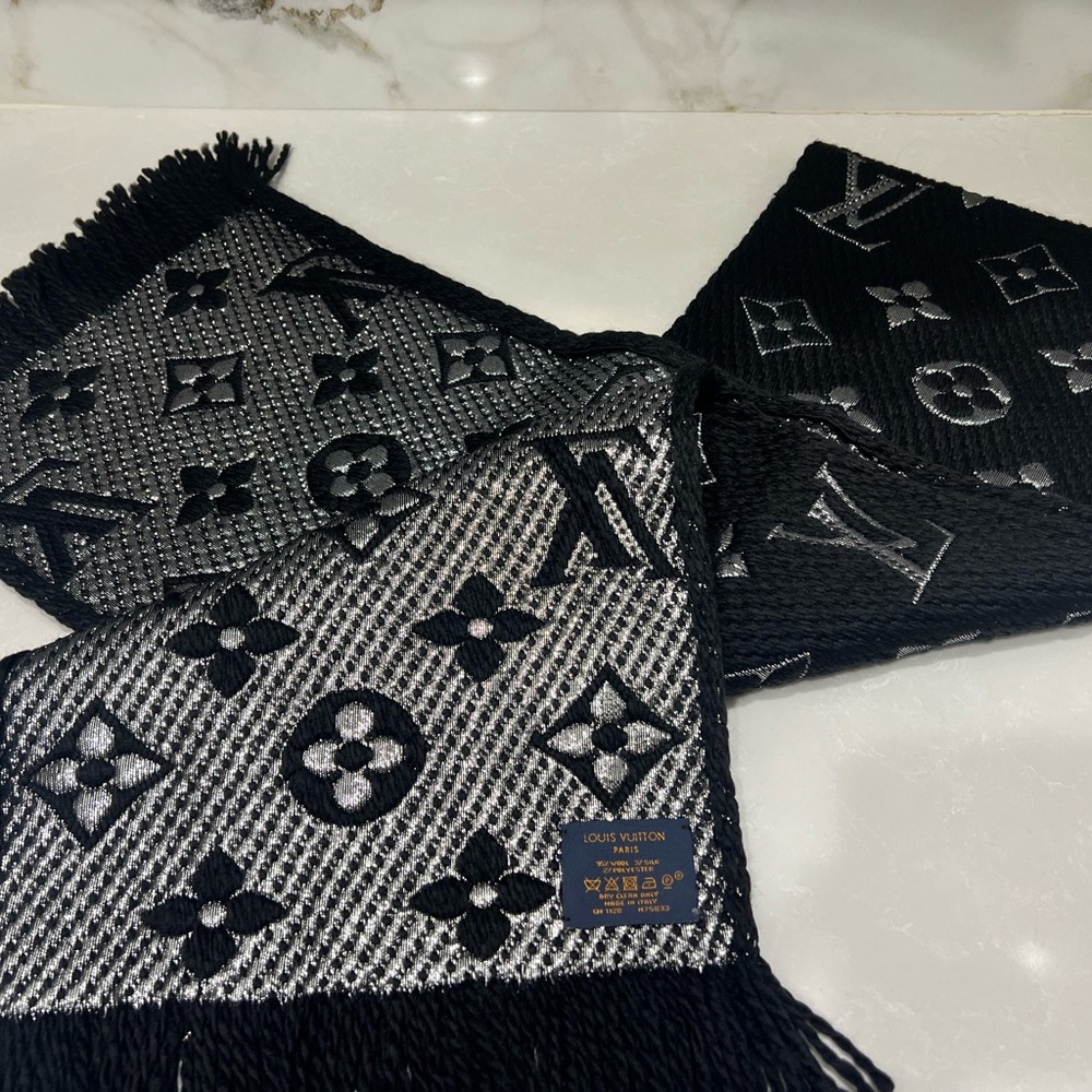 LOUIS VUITTON Winter Scarf Logo Mania Monogram Wool Silk Black & Silver - Picture 4 of 7